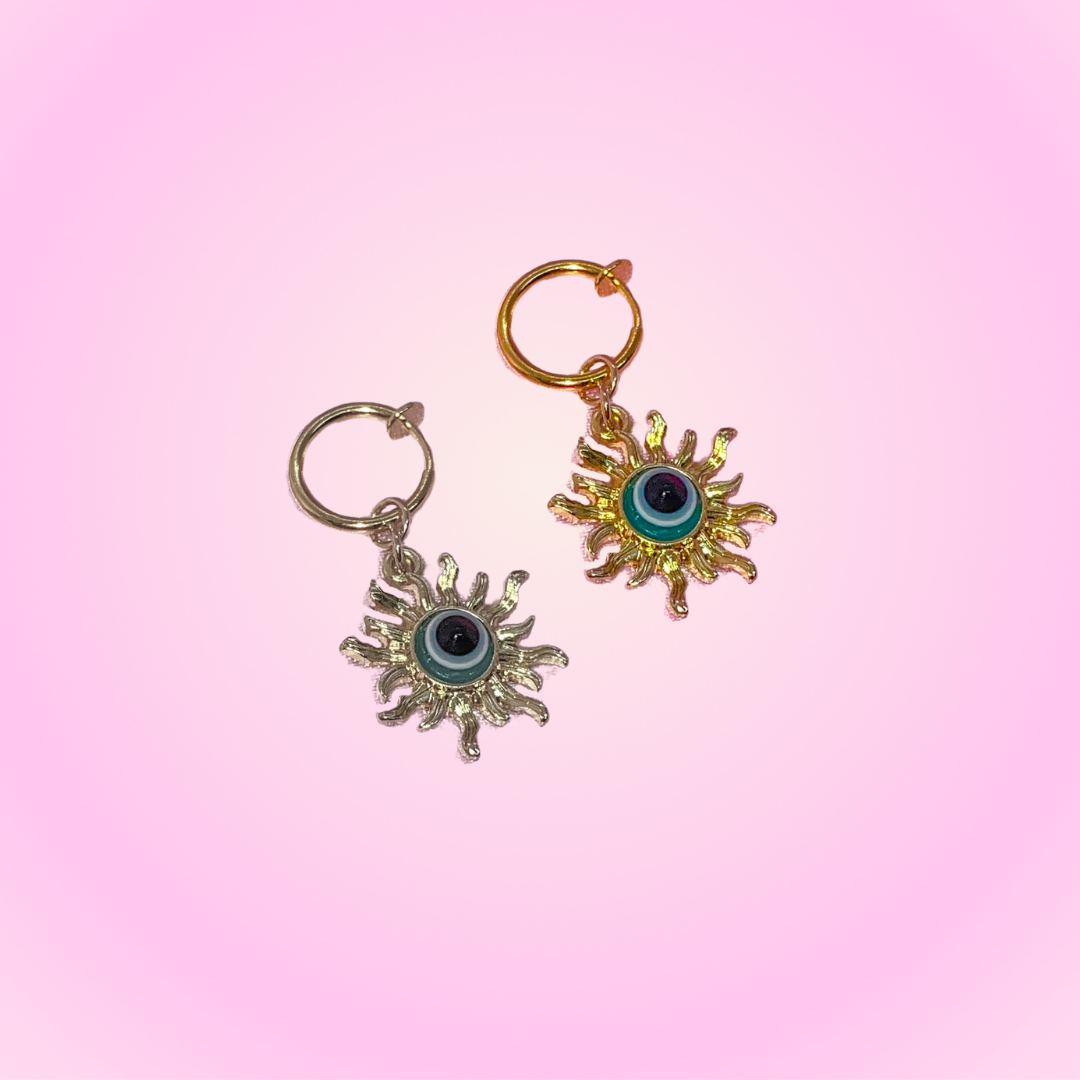 Fausse reine du piercing au ventre