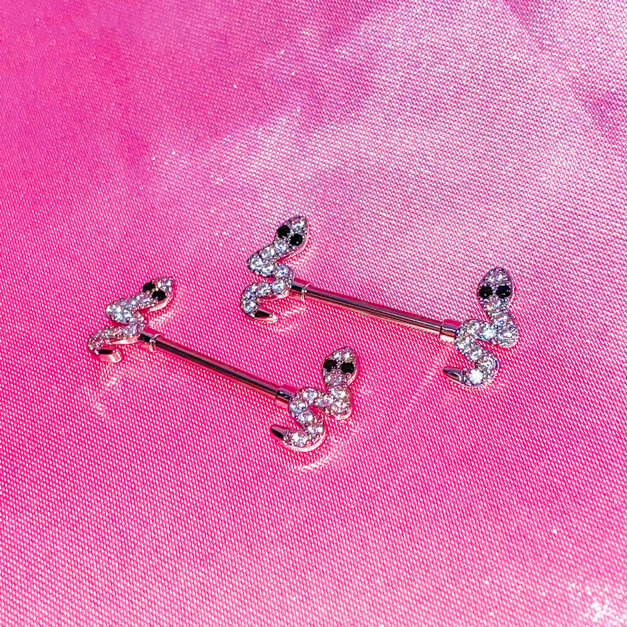 Boobie Icy Snake Piercing