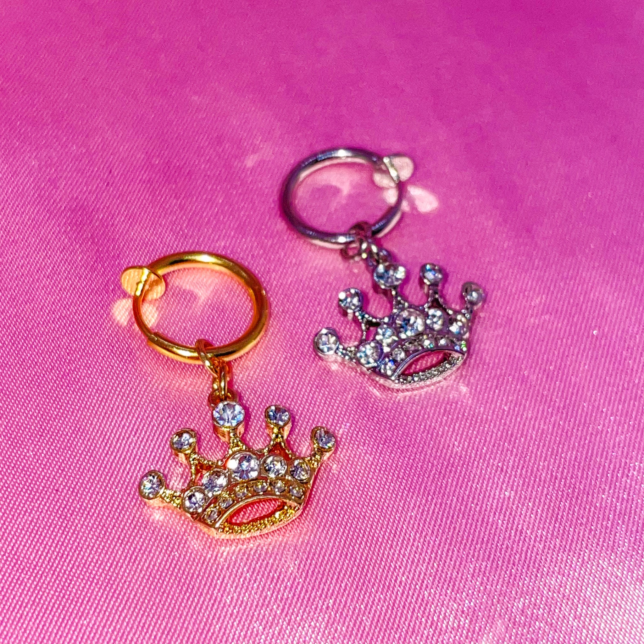 Fausse reine du piercing au ventre