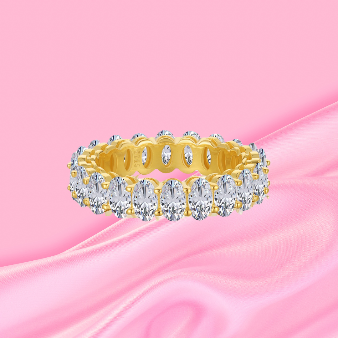 Privé Oval Halo Ring