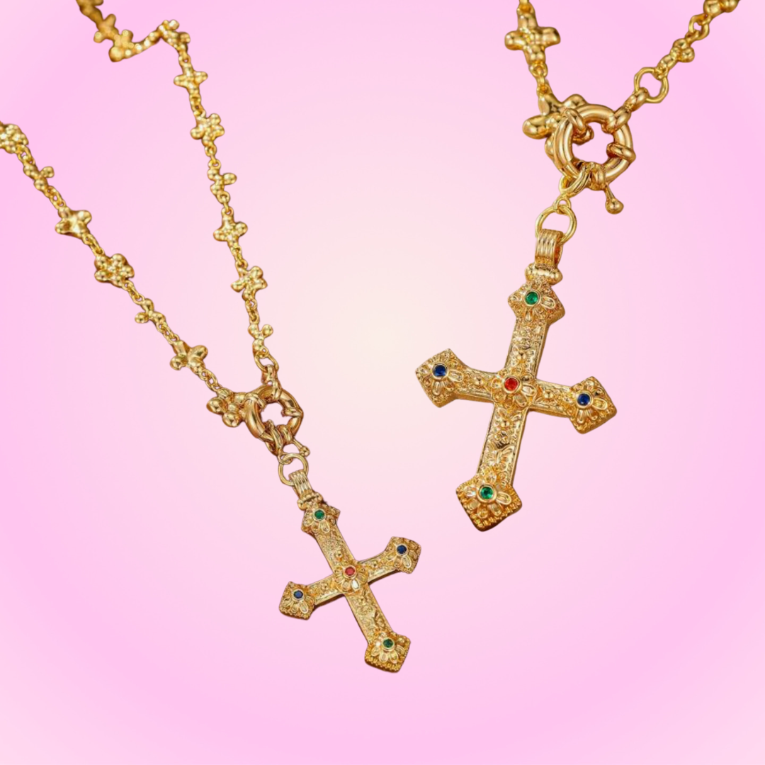 Botonnée Cross Necklace