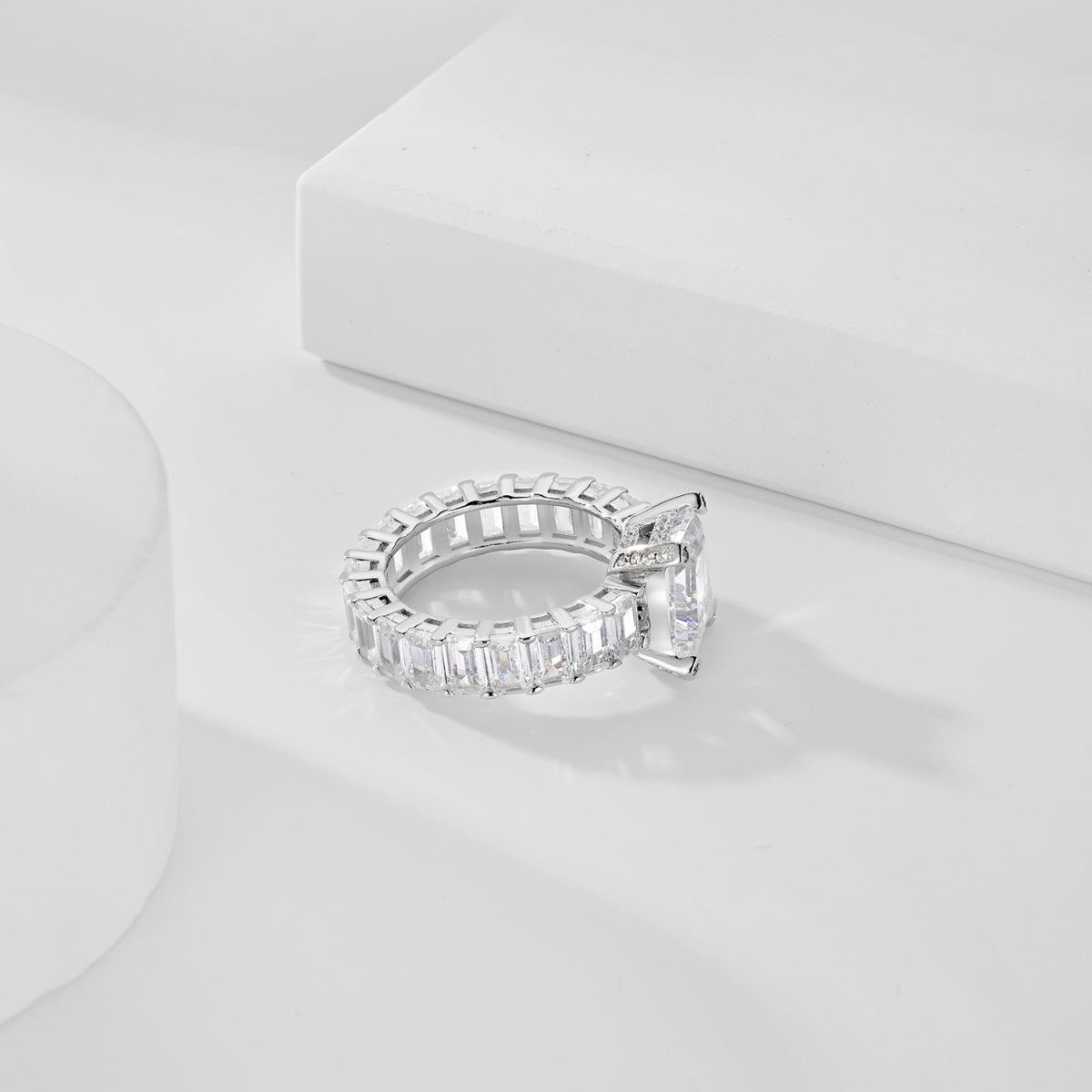 Privé Dazzling Baguette Ring